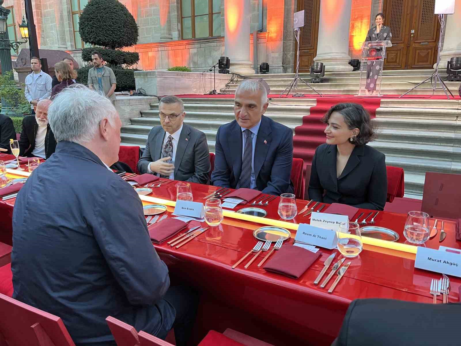 Bakan Ersoy: "İstanbul tarih boyunca yalnızca bir şehir değil, tasarımın, mimarinin ve zanaatın merkezi olmuştur" 4 bakan ersoy istanbul tarih boyunca yalnizca bir sehir degil tasarimin mimarinin ve zanaatin merkezi jS58vBSL