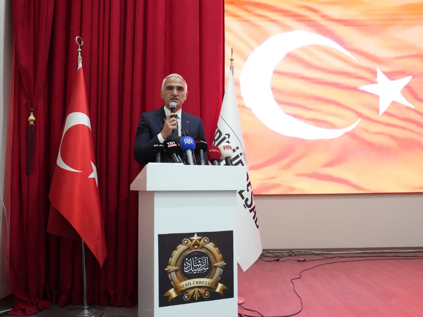 bakan ersoy istiklal marsi bir bagimsizlik manifestosudur 0 Vke1V1m5