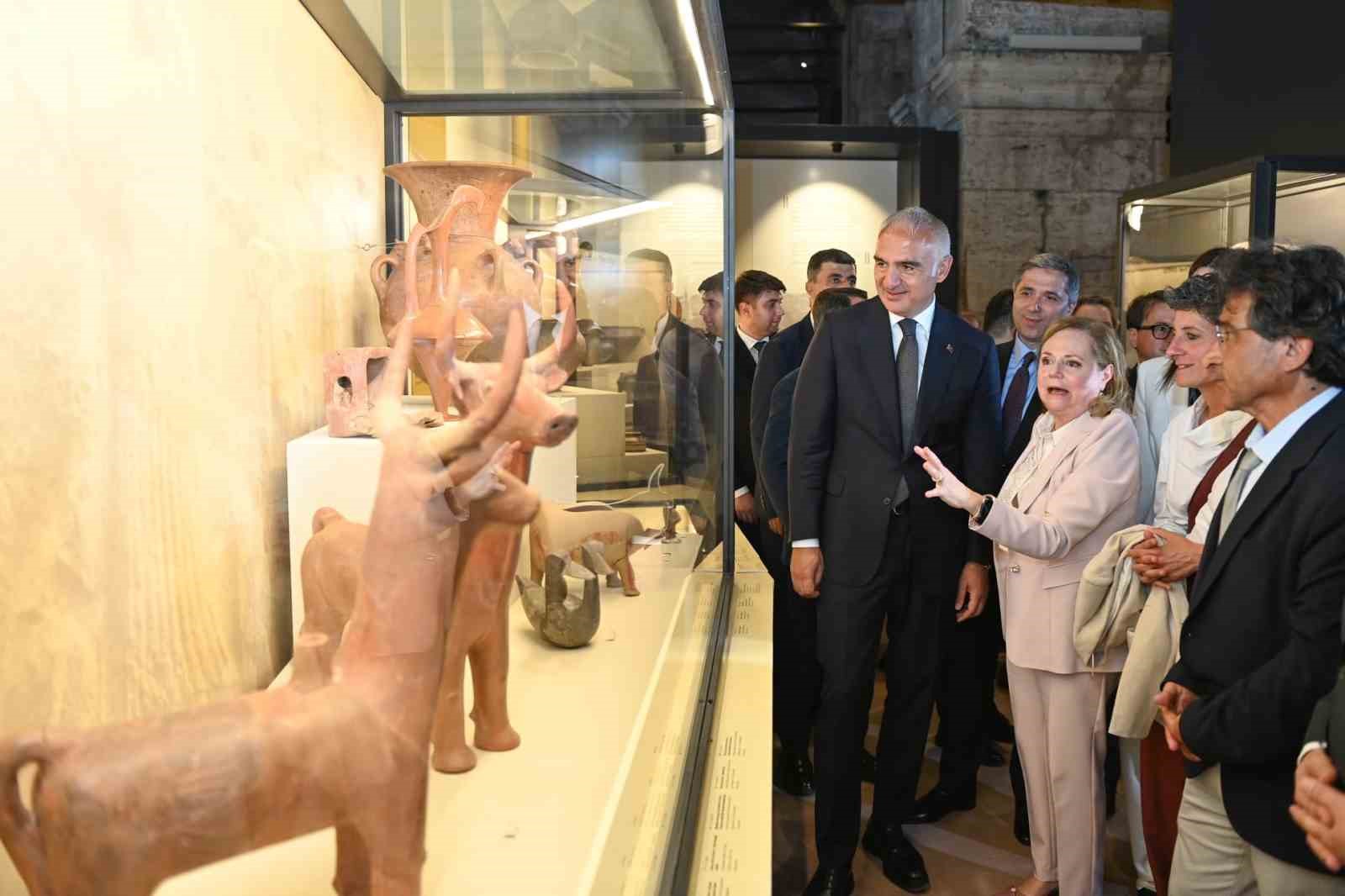 Bakan Ersoy, İtalyan mevkidaşı Giuli ile görüştü 11 bakan ersoy italyan mevkidasi giuli ile gorustu 7