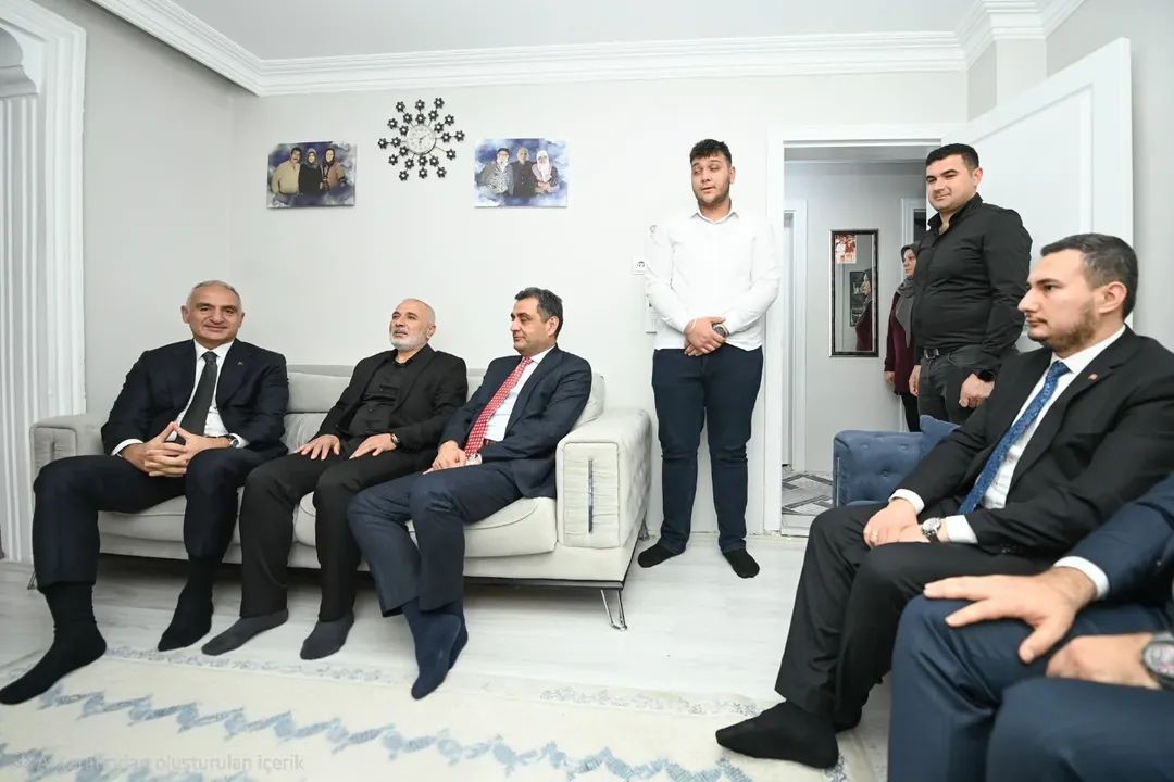bakan ersoy kirikkalede urkmez ailesinin iftar sofrasina konuk oldu 1 Pv14V7GF