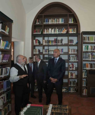 bakan-ersoy-kultur-politikalarimizin-dusunce-perspektifiyle-sekillenmesine-katki-sunacak-her-degerlendirmeyi-kiymetli-buluyoruz-k7SCWzVb.jpg