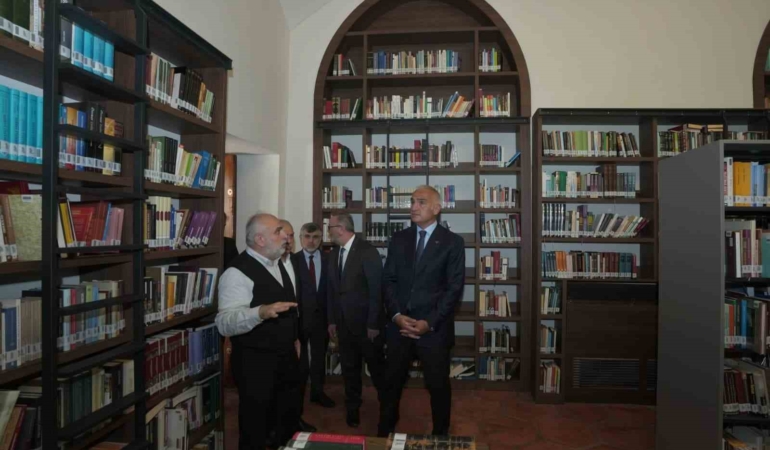 bakan-ersoy-kultur-politikalarimizin-dusunce-perspektifiyle-sekillenmesine-katki-sunacak-her-degerlendirmeyi-kiymetli-buluyoruz-k7SCWzVb.jpg