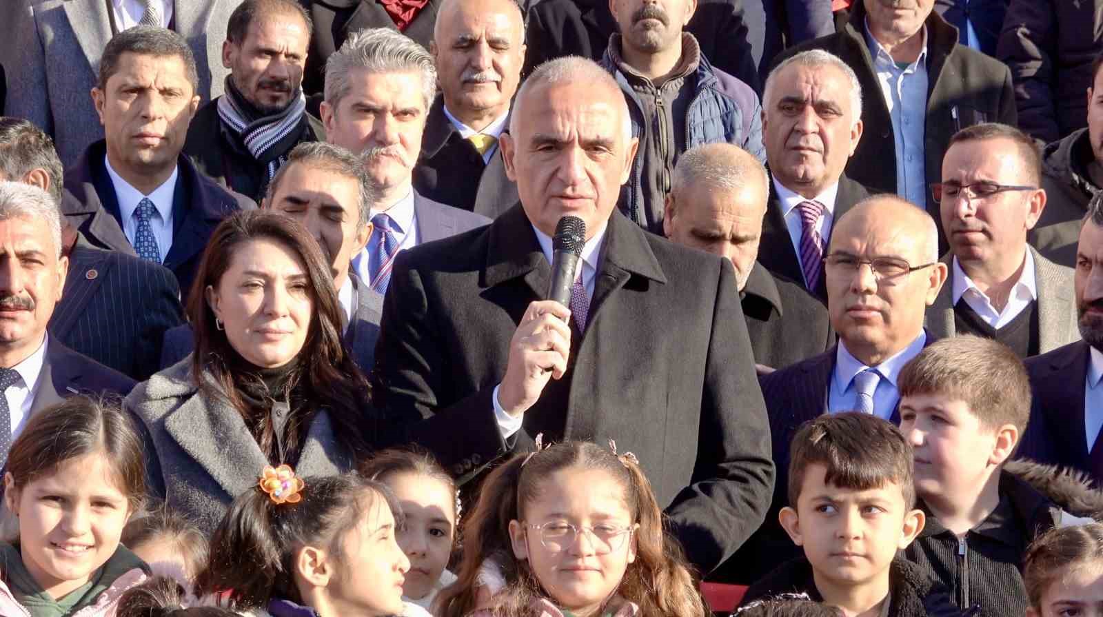 bakan ersoy kutuphanelerimiz genclerimizi gelecege hazirliyor 1