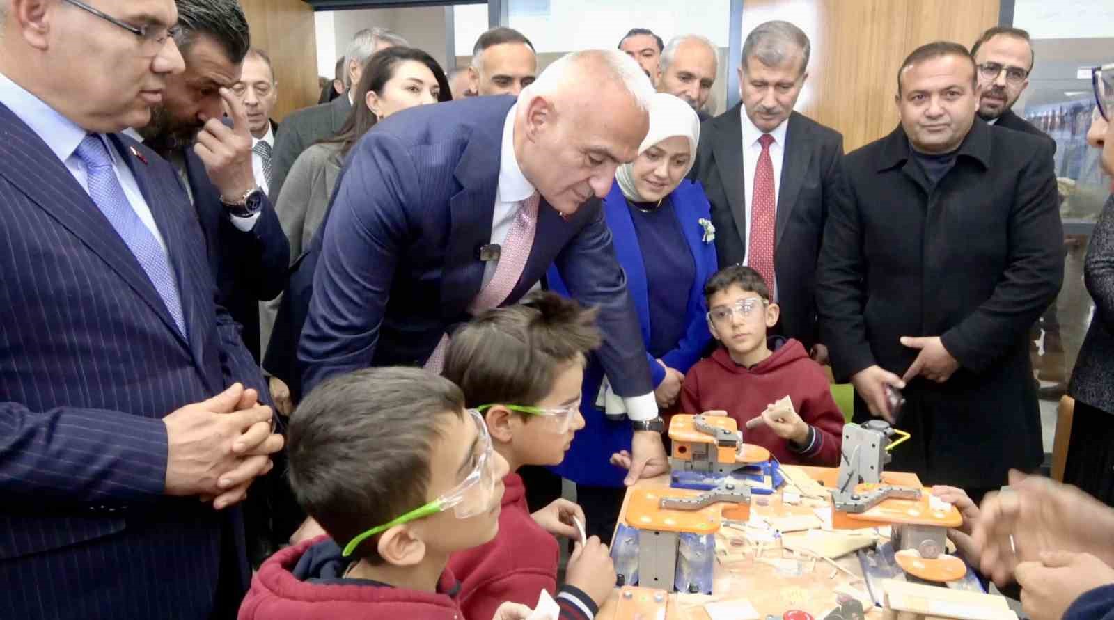 bakan ersoy kutuphanelerimiz genclerimizi gelecege hazirliyor 2 dAtFLLyU