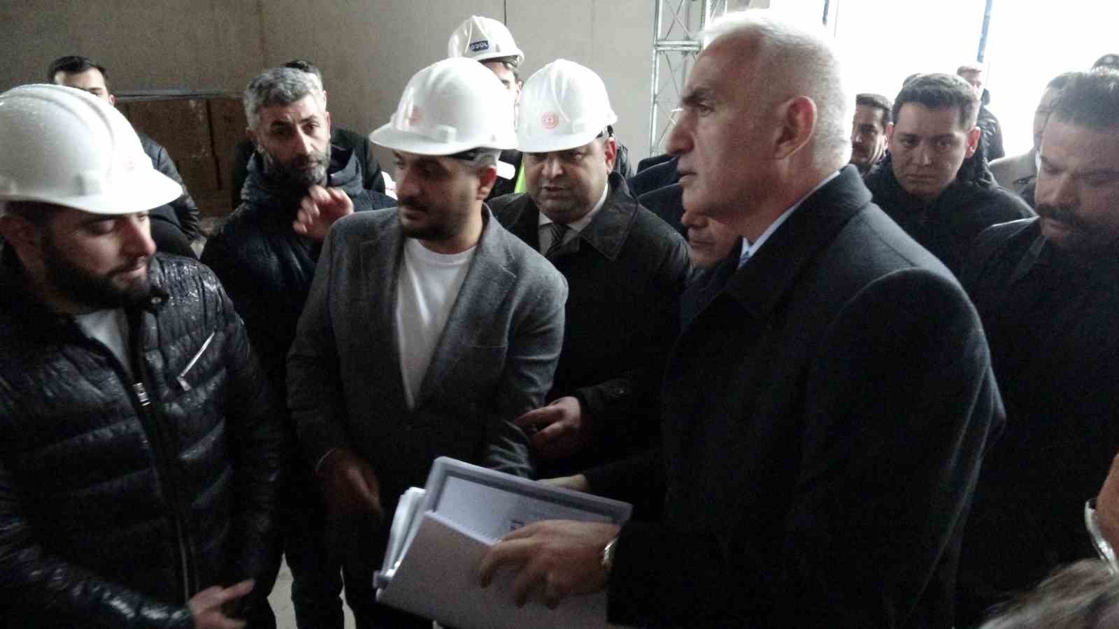 Bakan Ersoy, Malatya’da Sabancı Kültür Merkezi’nde incelemelerde bulundu 5 bakan ersoy malatyada sabanci kultur merkezinde incelemelerde bulundu 1 abUgW3UV
