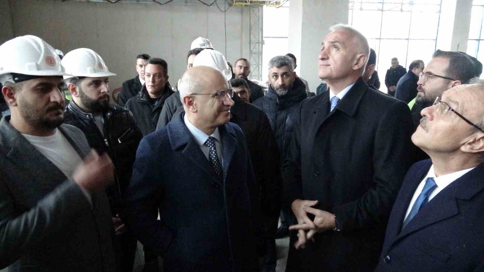Bakan Ersoy, Malatya’da Sabancı Kültür Merkezi’nde incelemelerde bulundu 6 bakan ersoy malatyada sabanci kultur merkezinde incelemelerde bulundu 2
