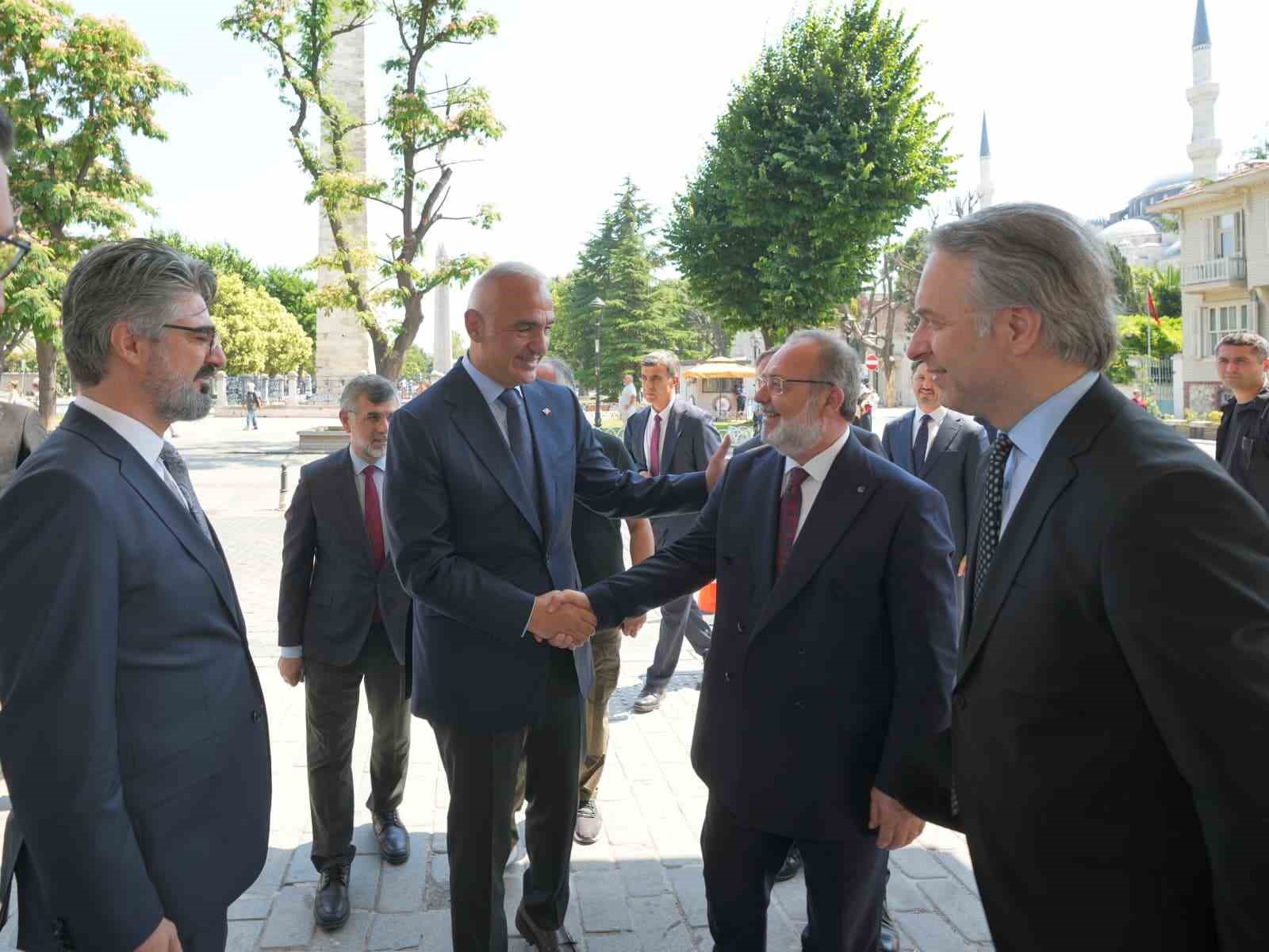 bakan ersoy medeniyet birikimimizi ilimle bulusturan calismalari memnuniyetle takip ediyoruz 0 nFWdPjdT