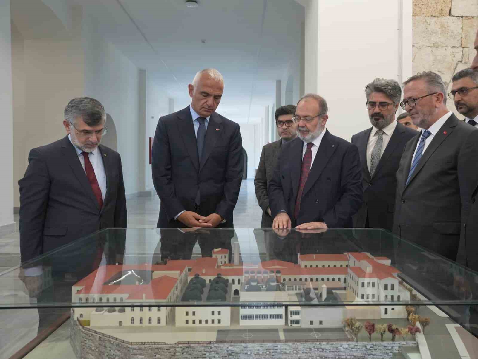 bakan ersoy medeniyet birikimimizi ilimle bulusturan calismalari memnuniyetle takip ediyoruz 2