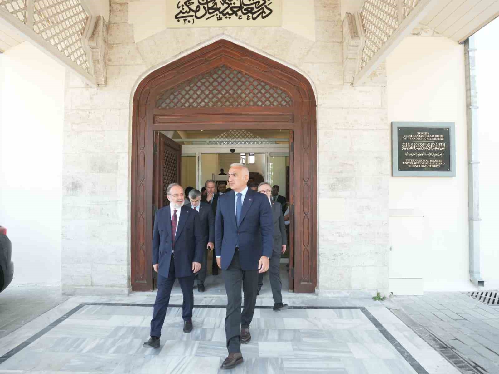 bakan ersoy medeniyet birikimimizi ilimle bulusturan calismalari memnuniyetle takip ediyoruz 4 SQYyPti2