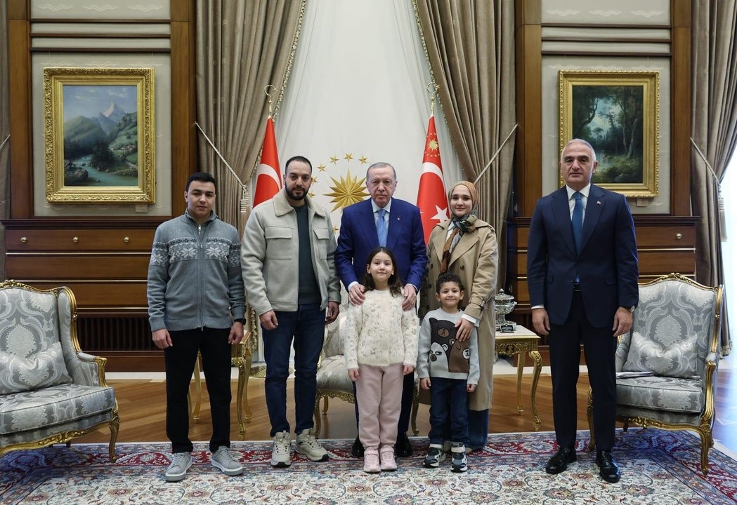 bakan ersoy rajabin ailesiyle bakanligimizda bir araya gelerek ardindan birlikte cumhurbaskanimiz erdogani ziyaret ettik AG2d8gkX