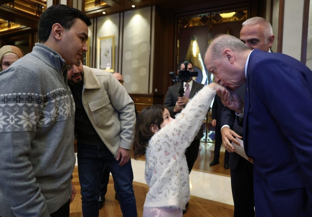 bakan ersoy rajabin ailesiyle bakanligimizda bir araya gelerek ardindan birlikte cumhurbaskanimiz erdogani ziyaret ettik