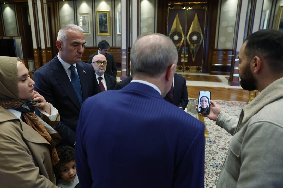 bakan ersoy rajabin ailesiyle bakanligimizda bir araya gelerek ardindan birlikte cumhurbaskanimiz erdogani ziyaret ettik