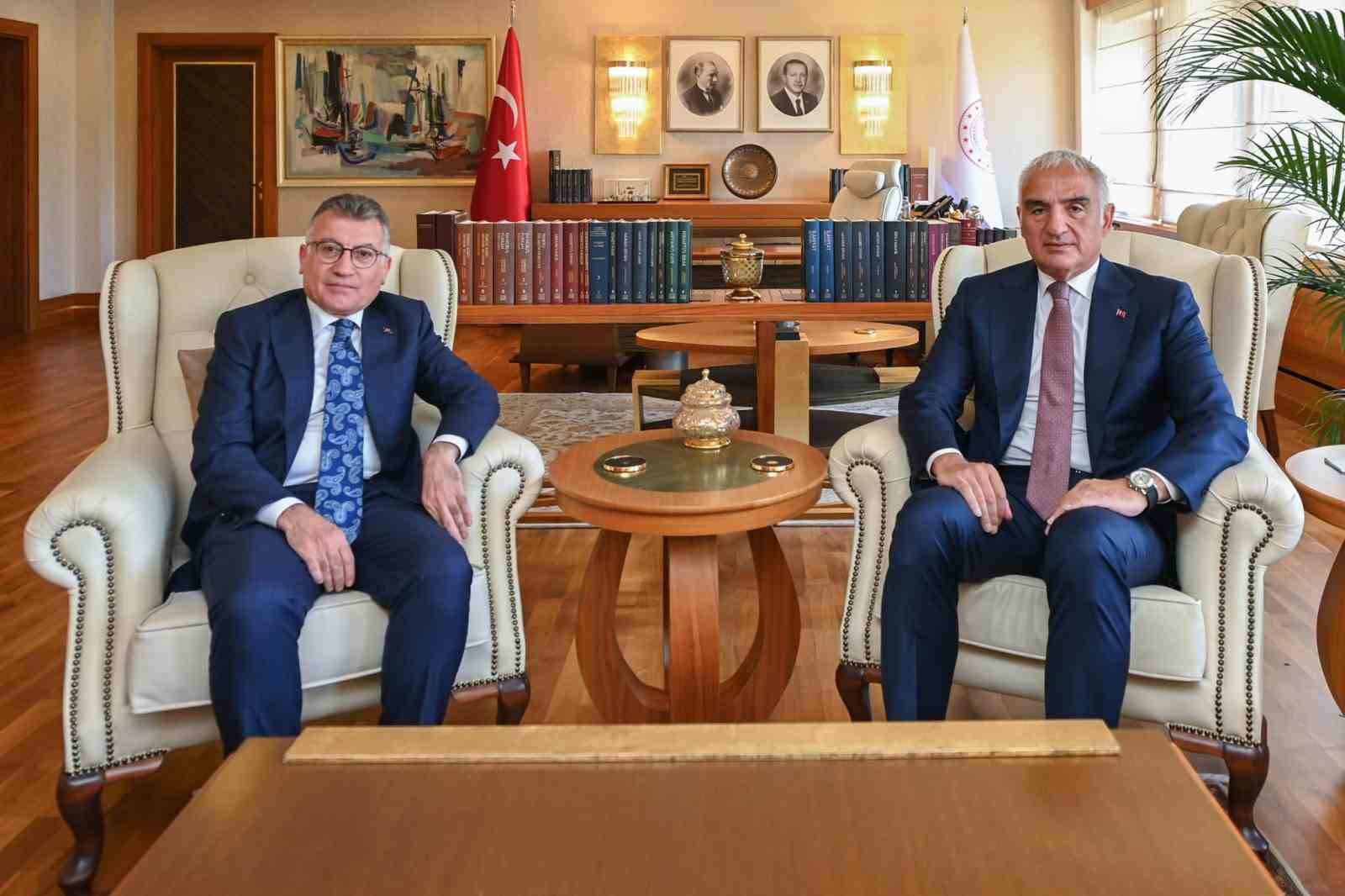 bakan ersoy sivasin turizm potansiyelini daha da ileri tasiyacak yol haritasini degerlendirdik 4 GBqCu9h5