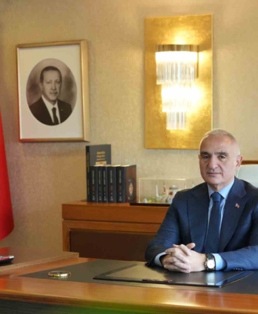 bakan-ersoy-sumela-manastirinin-bakim-ve-guvenlik-calismalarinin-ilk-etabini-tamamlayarak-yeniden-ziyaretcilerimizle-bulusturduk-9FTkuLNF.jpg
