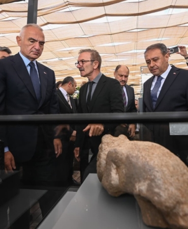 bakan-ersoy-tas-tepeler-anadolunun-12-bin-yil-onceki-dunyasini-gorunur-kilmaya-devam-edecek-S5FgOznA.jpg