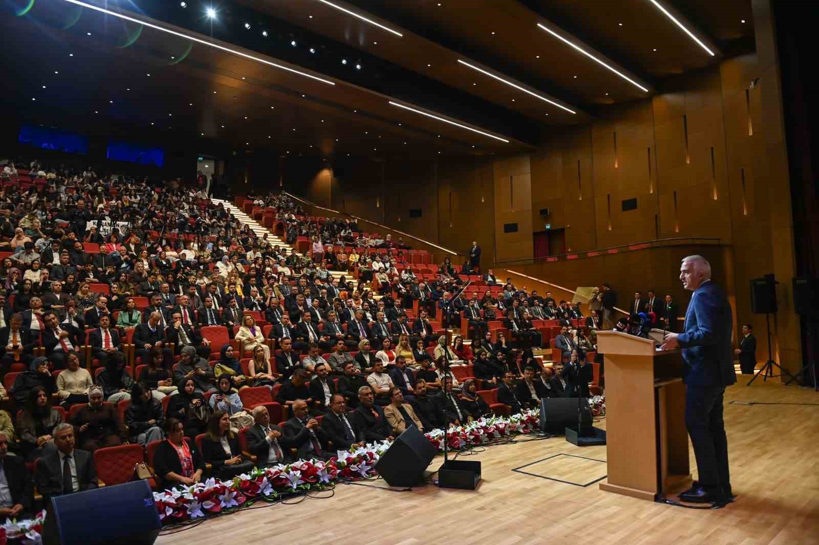 Bakan Ersoy: "Türkçe, uçsuz bucaksız Türkistan topraklarından Anadolu’ya uzanan bir medeniyet yürüyüşünün sesidir" 9 bakan ersoy turkce ucsuz bucaksiz turkistan topraklarindan anadoluya uzanan bir medeniyet yuruyusunun sesidir 5 c2dUYZFQ