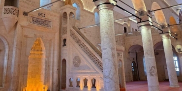 bakan-ersoy-uc-tarihi-cami-yeniden-ibadete-aciliyor-4vyzxC7M.jpg