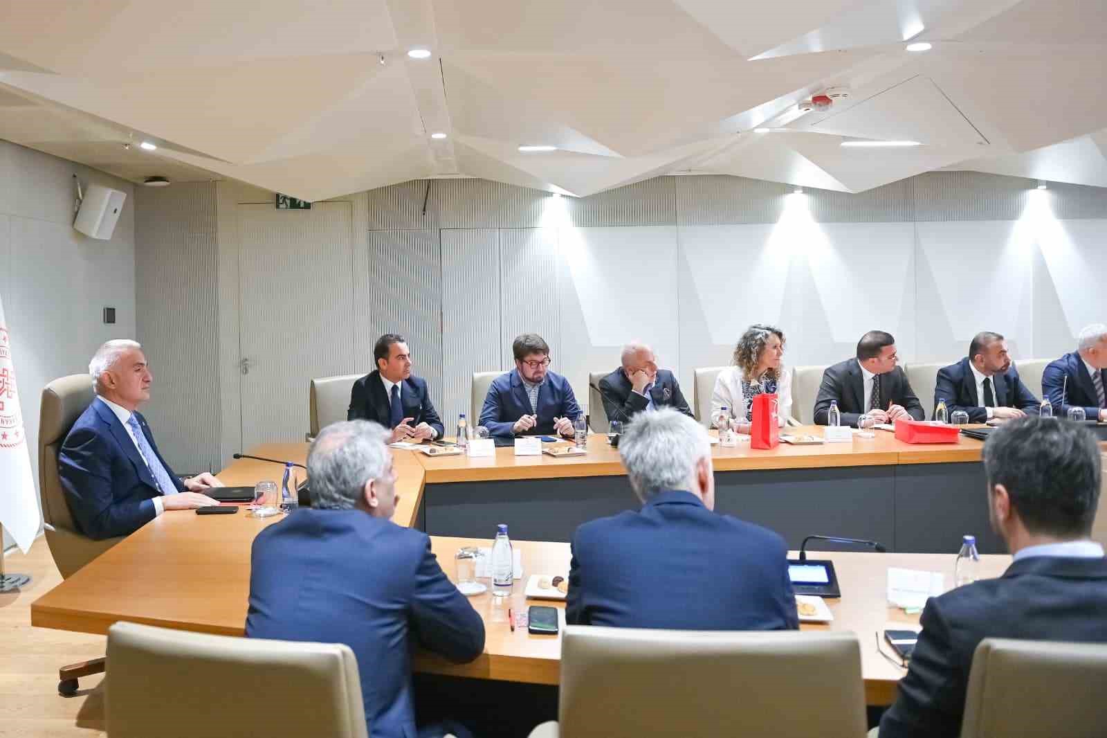 bakan ersoydan 2026 turizmi icin kritik toplanti 1 WLgjislS