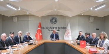 bakan-ersoydan-2026-turizmi-icin-kritik-toplanti-HuBiVfPc.jpg