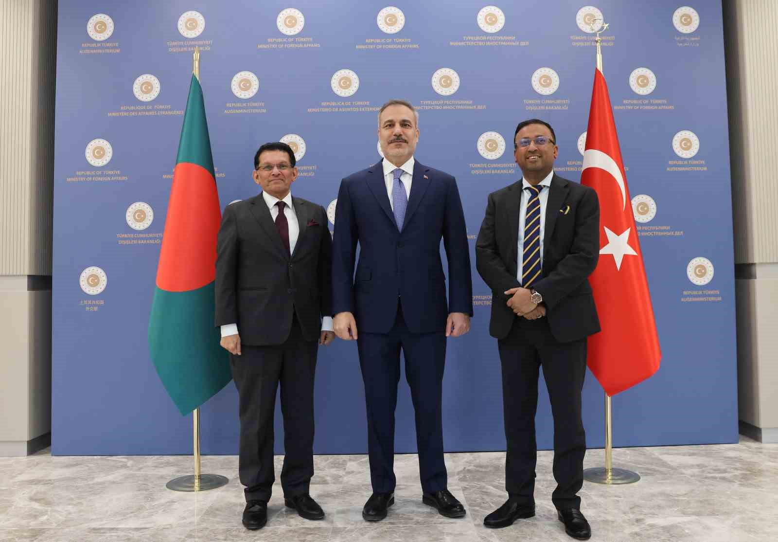 bakan fidan banglades disisleri bakani rahman ile bir araya geldi 3 5O3TN5TL