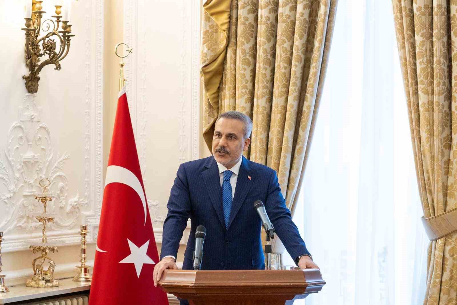 bakan fidan birlesik krallikta yasayan turk vatandaslariyla bir araya geldi 1 eNwlTnQi