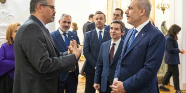 bakan-fidan-birlesik-krallikta-yasayan-turk-vatandaslariyla-bir-araya-geldi-wgFpYTnb.jpg