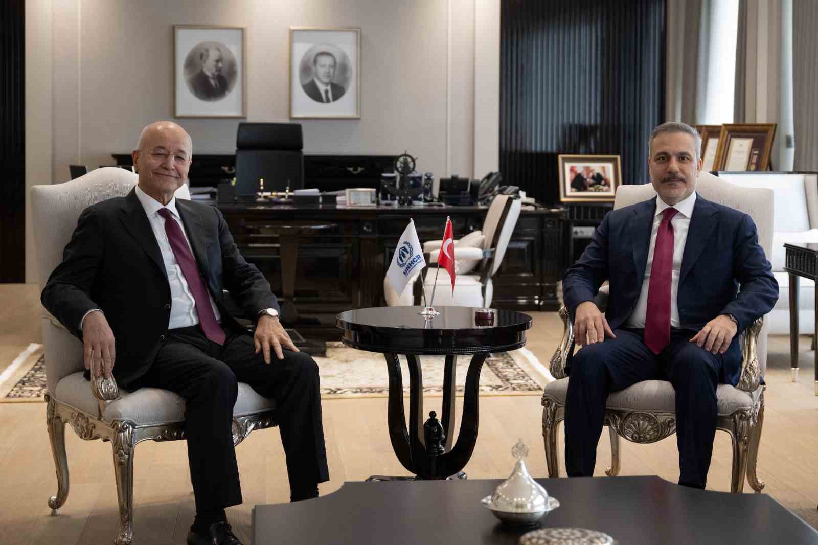 bakan fidan bm multeciler yuksek komiseri salih ile gorustu 1 s7wFuFJf