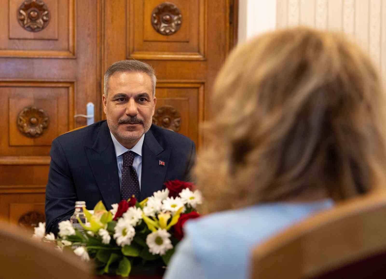 bakan fidan bulgaristan cumhurbaskani yotova ile gorustu 4 d6MVjSNJ