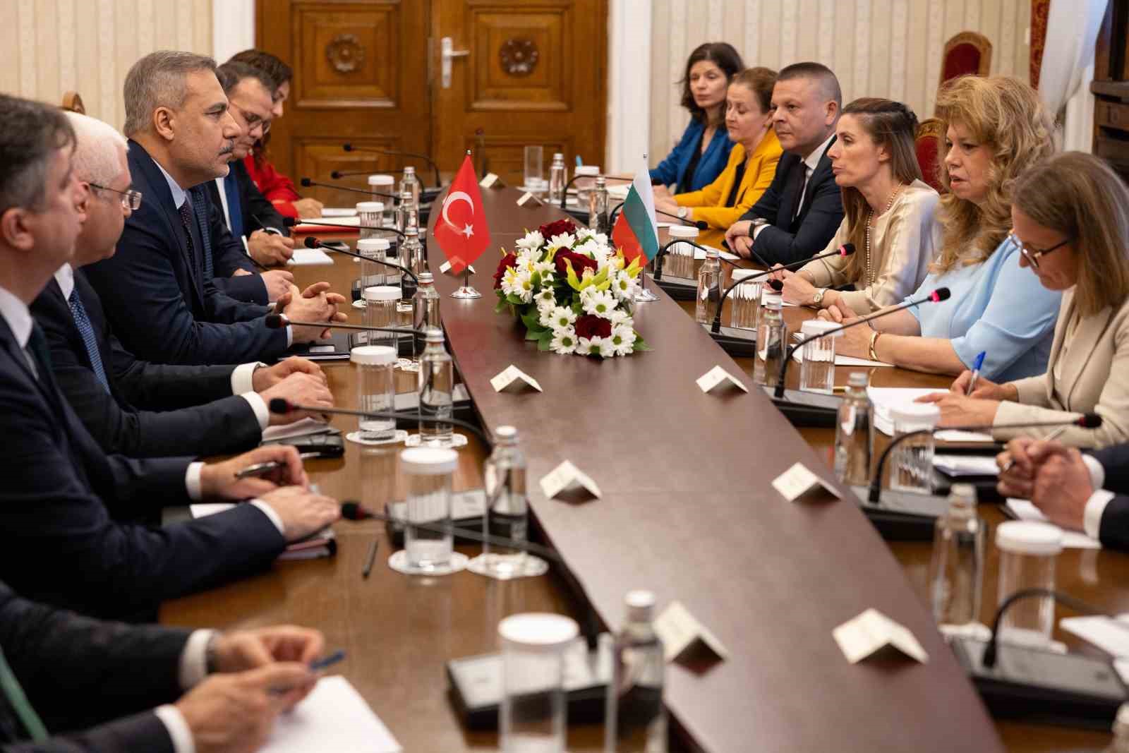 bakan fidan bulgaristan cumhurbaskani yotova ile gorustu 5 r2XrGEVA