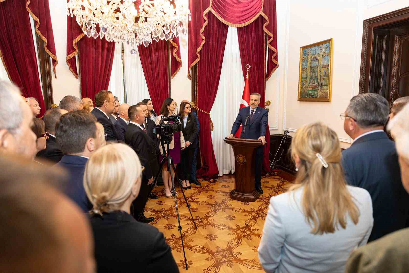 Bakan Fidan, Bulgaristan’daki Türk iş insanları ve siyasetçilerle bir araya geldi 5 bakan fidan bulgaristandaki turk is insanlari ve siyasetcilerle bir araya geldi 1 QJW36PGm