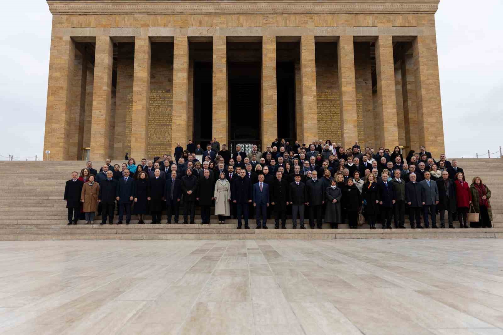 bakan fidan buyukelcilerle anitkabiri ziyaret etti 0 1ir4mSi5