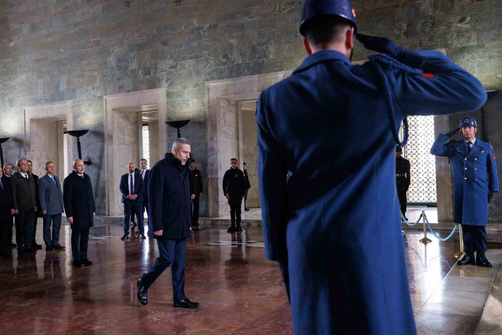 bakan fidan buyukelcilerle anitkabiri ziyaret etti 3