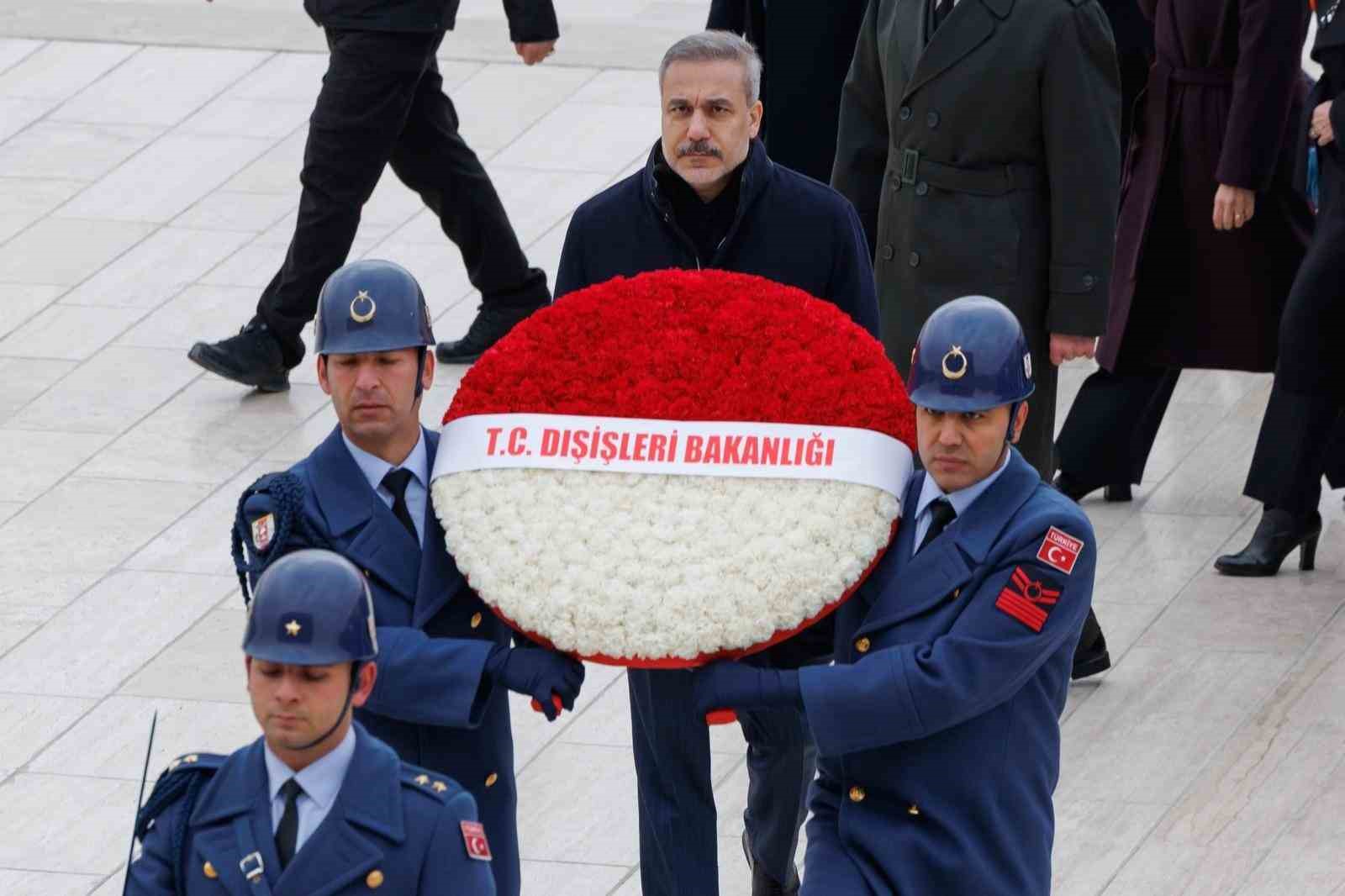 bakan fidan buyukelcilerle anitkabiri ziyaret etti 5 iz5IhNPz