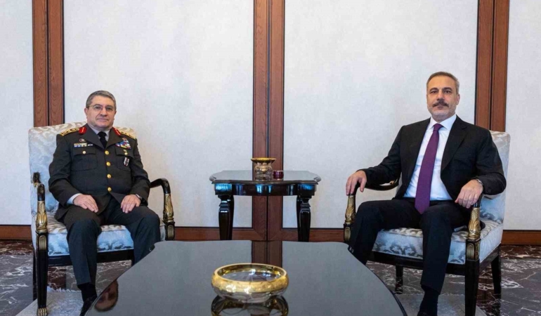 bakan-fidan-genelkurmay-baskani-orgeneral-bayraktaroglunu-kabul-etti-xCgvdec6.jpg