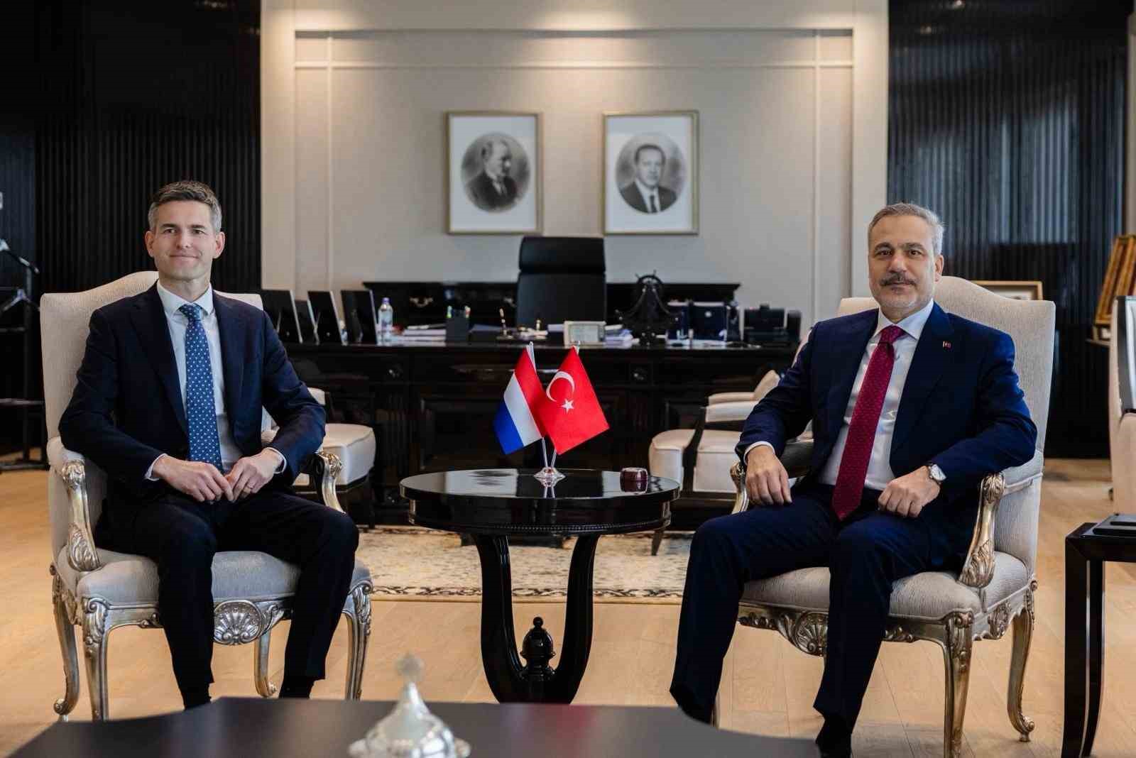 bakan fidan hollandali mevkidasi berendsen ile gorustu 4 TOSpr34w