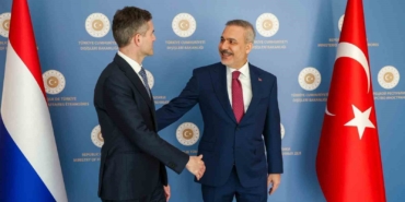 bakan-fidan-hollandali-mevkidasi-berendsen-ile-gorustu-scaY1ByM.jpg