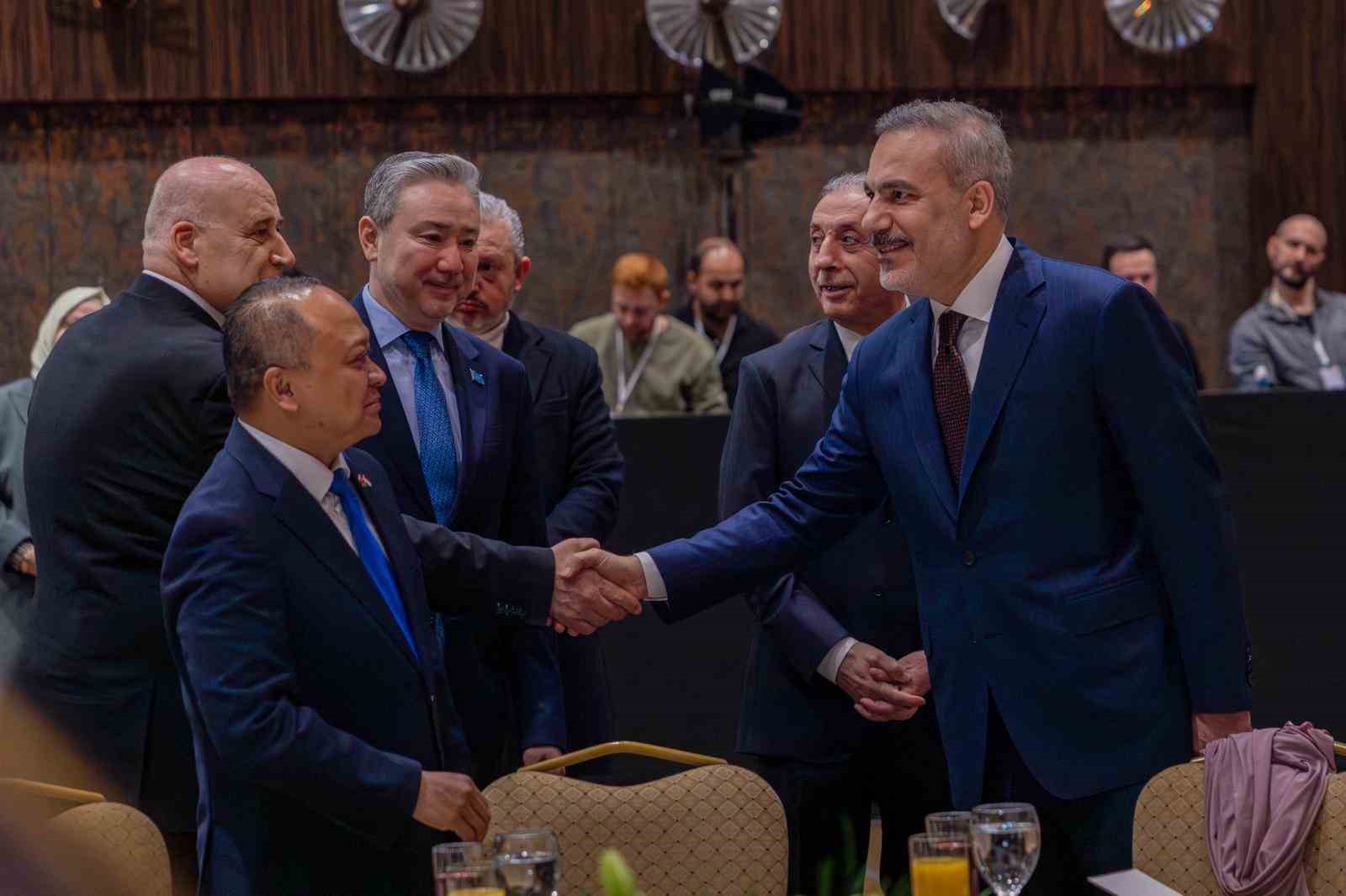 bakan fidan iit uyesi ve gozlemcisi ulkelerin buyukelcileriyle iftarda bir araya geldi 0 Yn9fCNcH