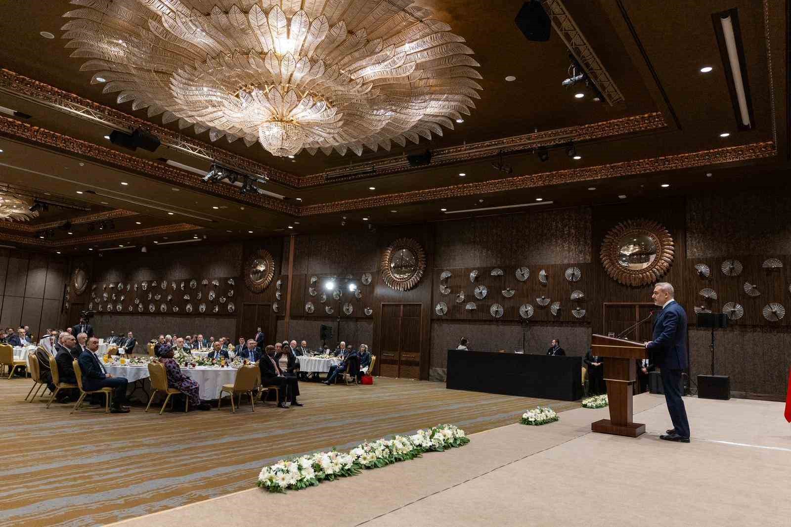bakan fidan iit uyesi ve gozlemcisi ulkelerin buyukelcileriyle iftarda bir araya geldi 6