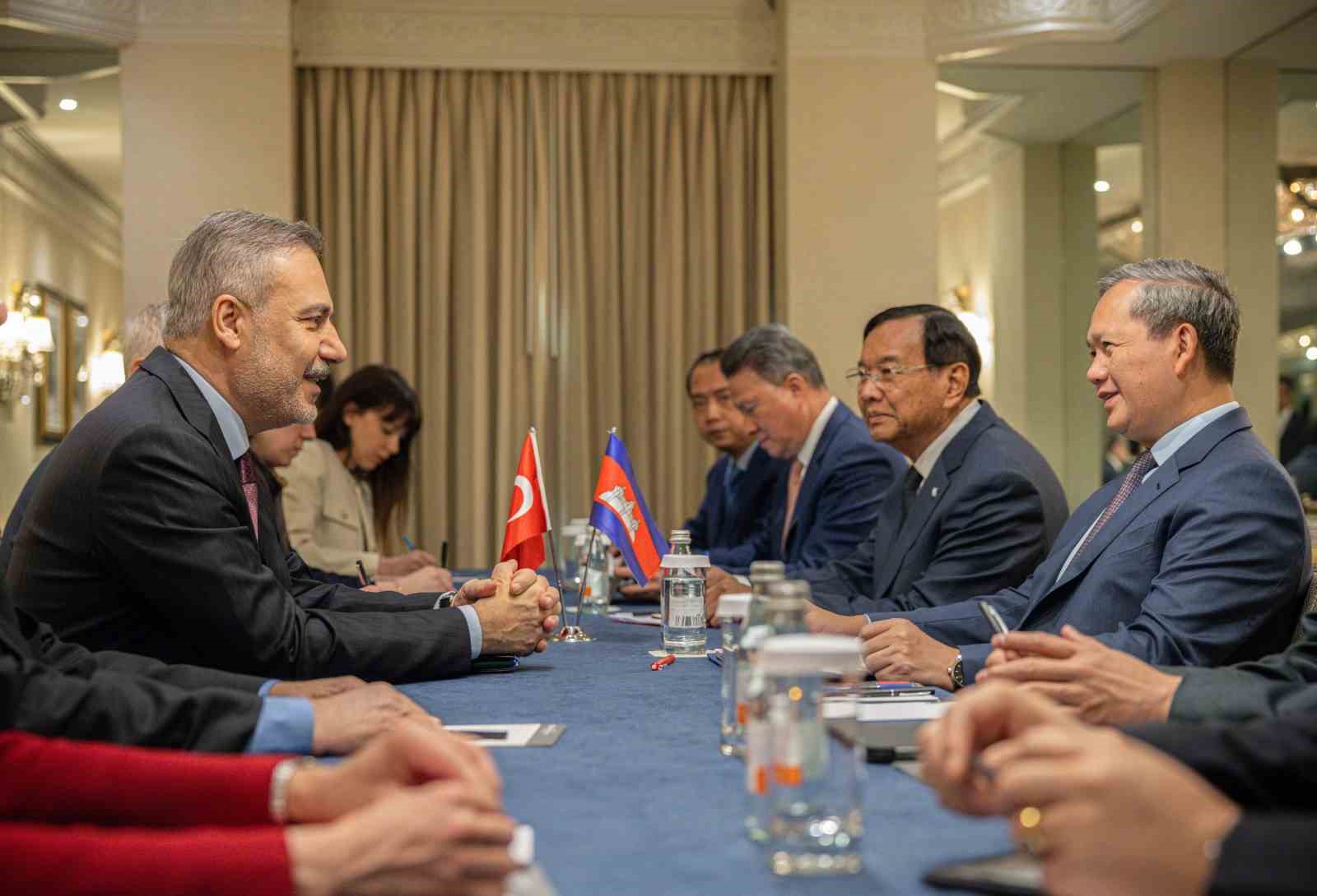 bakan fidan kambocya basbakani hun manet ile bir araya geldi 4 2vADJ5zn
