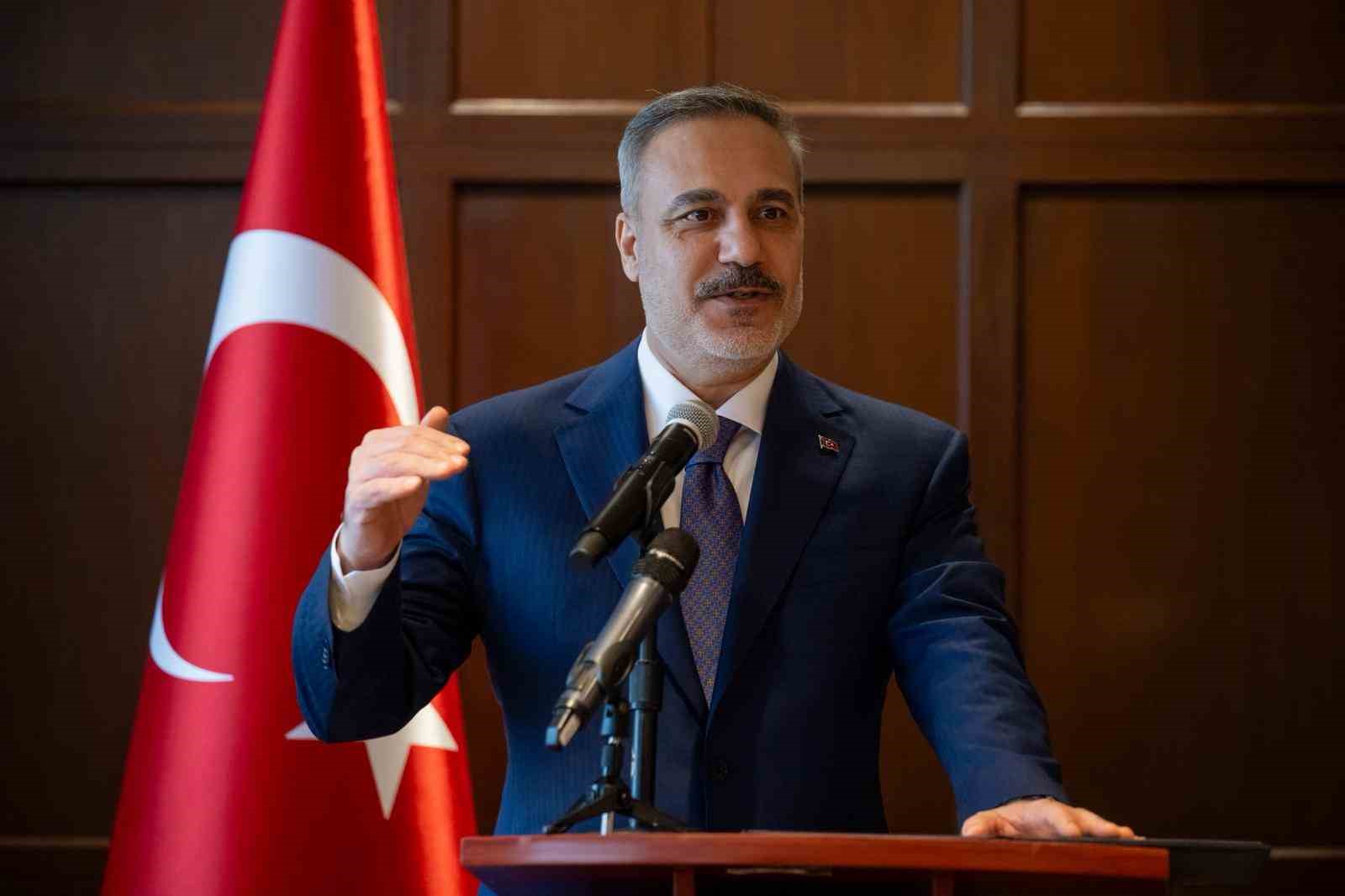 bakan fidan kanadada turk is adamlariyla bir araya geldi 3 iuyL9KK2