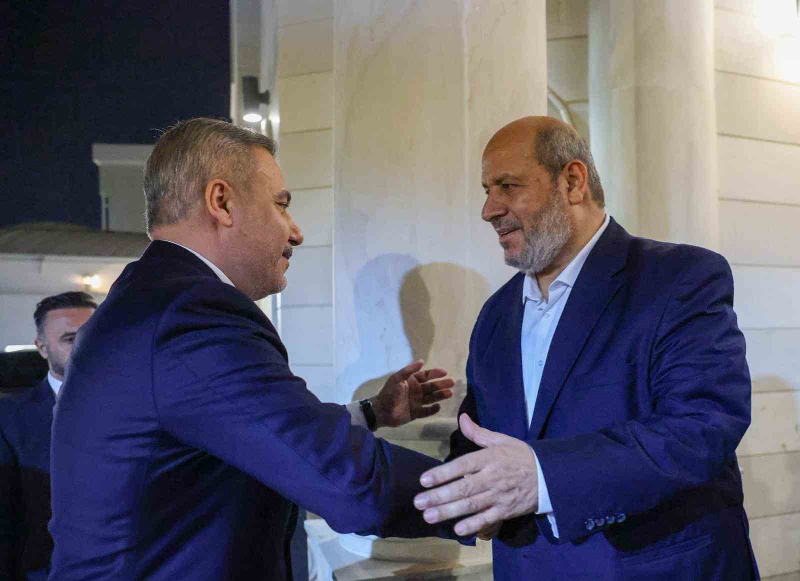 bakan fidan katar basbakan yardimcisi ve savunma bakani al thani ile bir araya geldi DNOI9IjJ