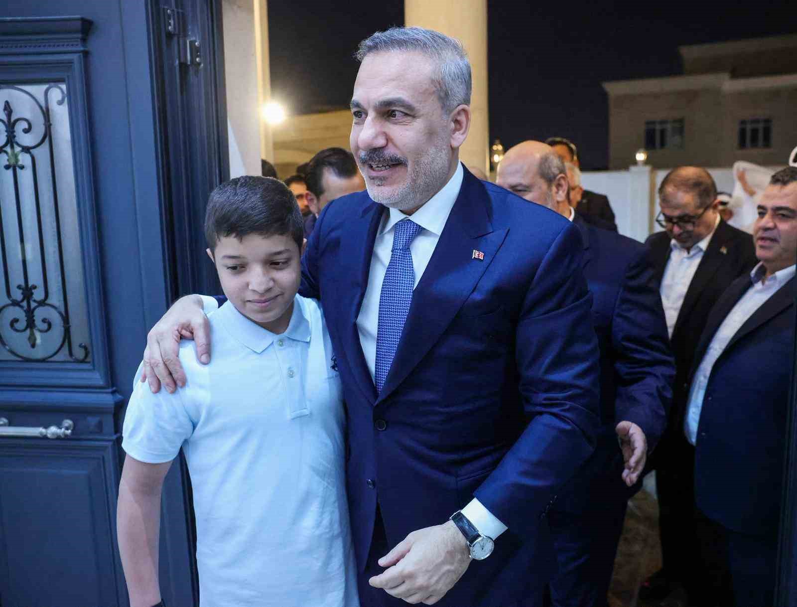 bakan fidan katar basbakan yardimcisi ve savunma bakani al thani ile bir araya geldi