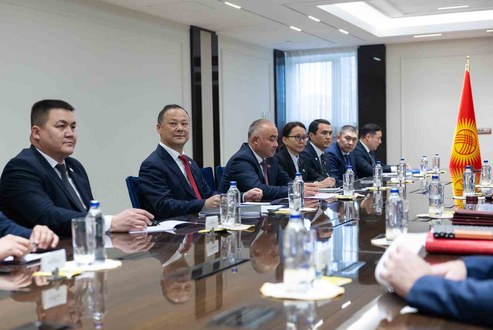 bakan fidan kirgizistan yuksek meclisi baskani uulu ile gorustu 2 Vd2UsXga
