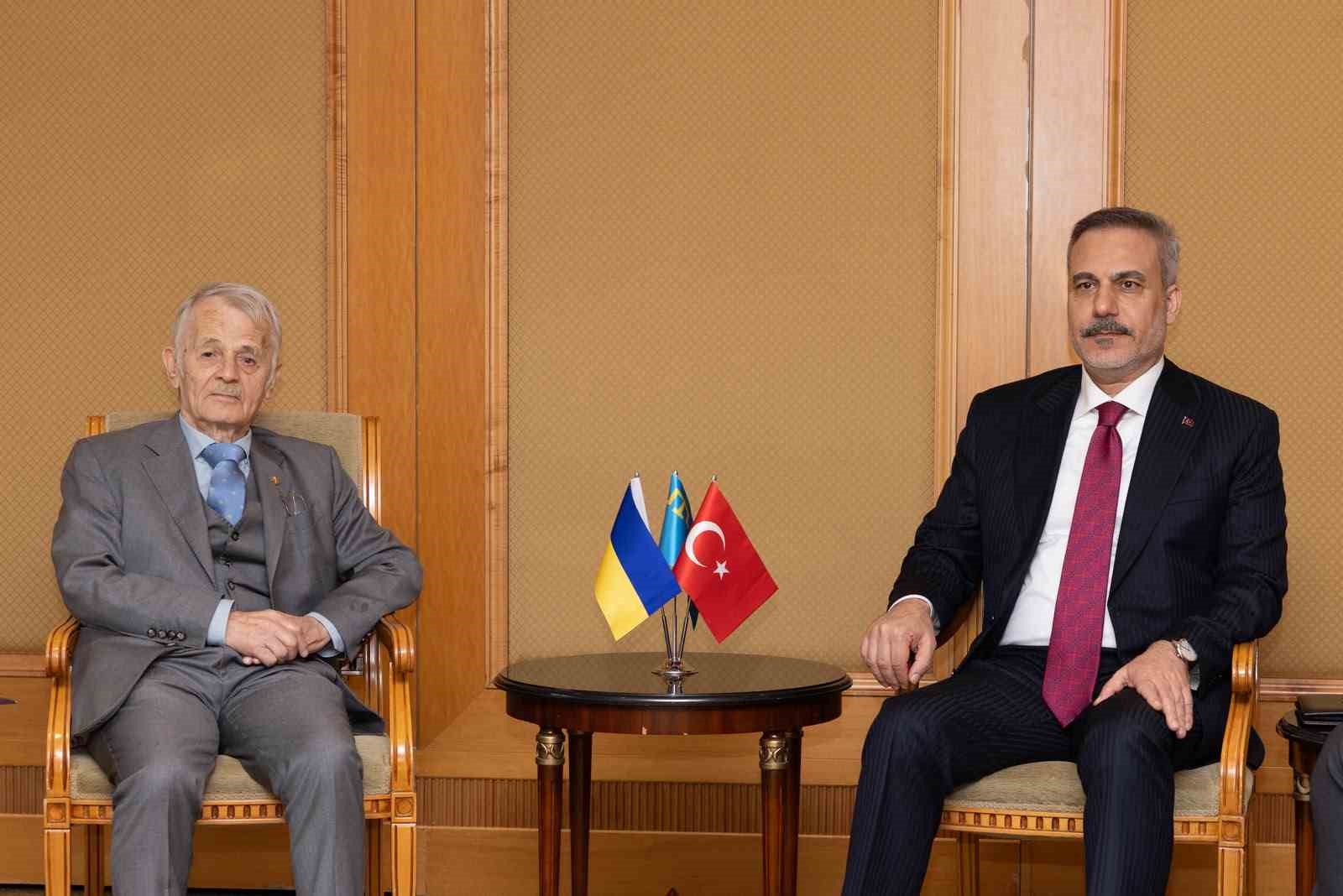 bakan fidan kirim tatarlarinin milli lideri kirimoglu ve ktmm baskani cubarov ile bir araya RAScI7dr