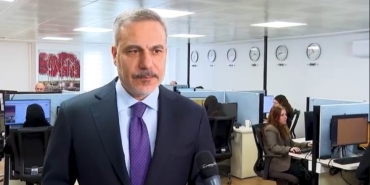 bakan-fidan-konsolosluk-cagri-merkezinde-dunyanin-dort-bir-tarafinda-bulunan-vatandaslarimizin-sorularina-cevap-verilmekte-jusEN5EF.jpg