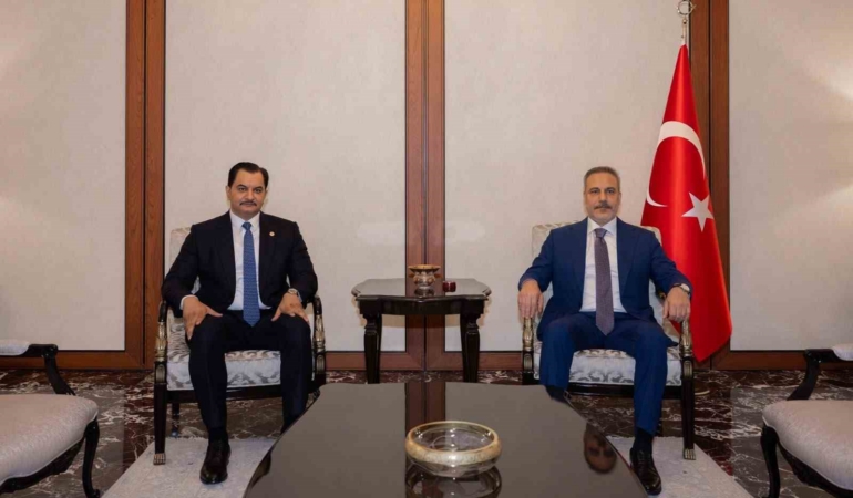bakan-fidan-libya-ulusal-ordusu-genel-komutan-yardimcisi-orgeneral-hafter-ile-bir-araya-geldi-zSA6Ftve.jpg