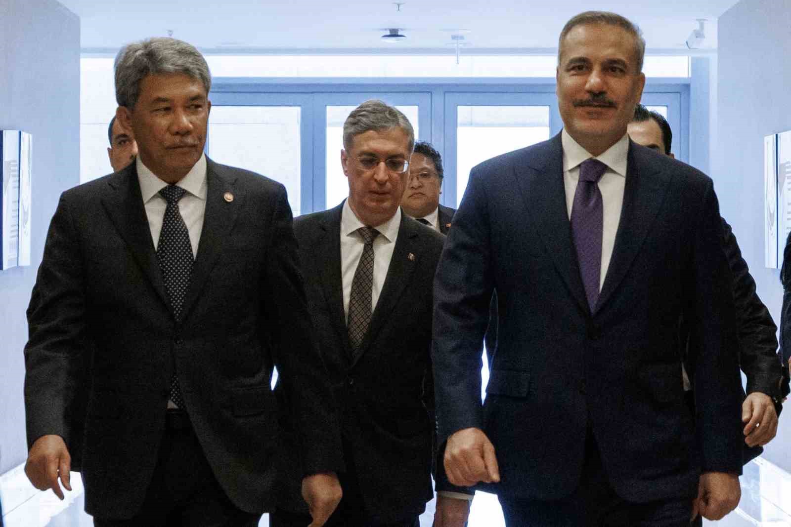 bakan fidan malezya basbakani ibrahim ve disisleri bakani hasan ile gorustu 1 vVTLMN3u