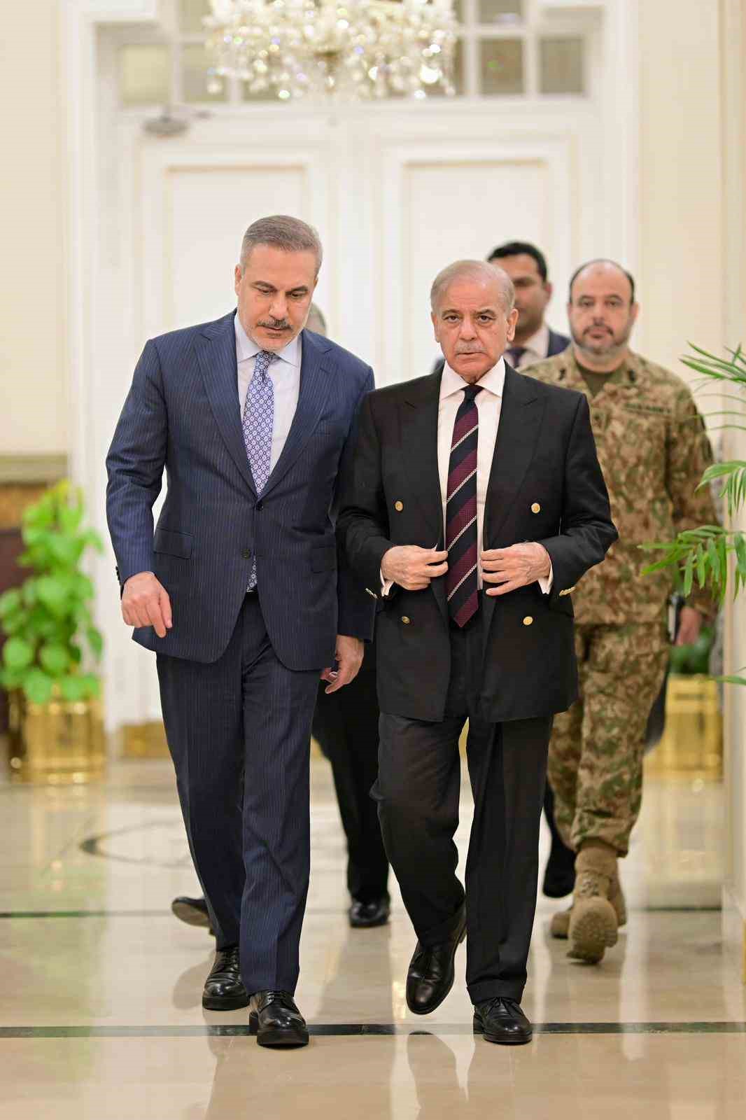 bakan fidan pakistan basbakani serif tarafindan kabul edildi 1 DUyNUNMM