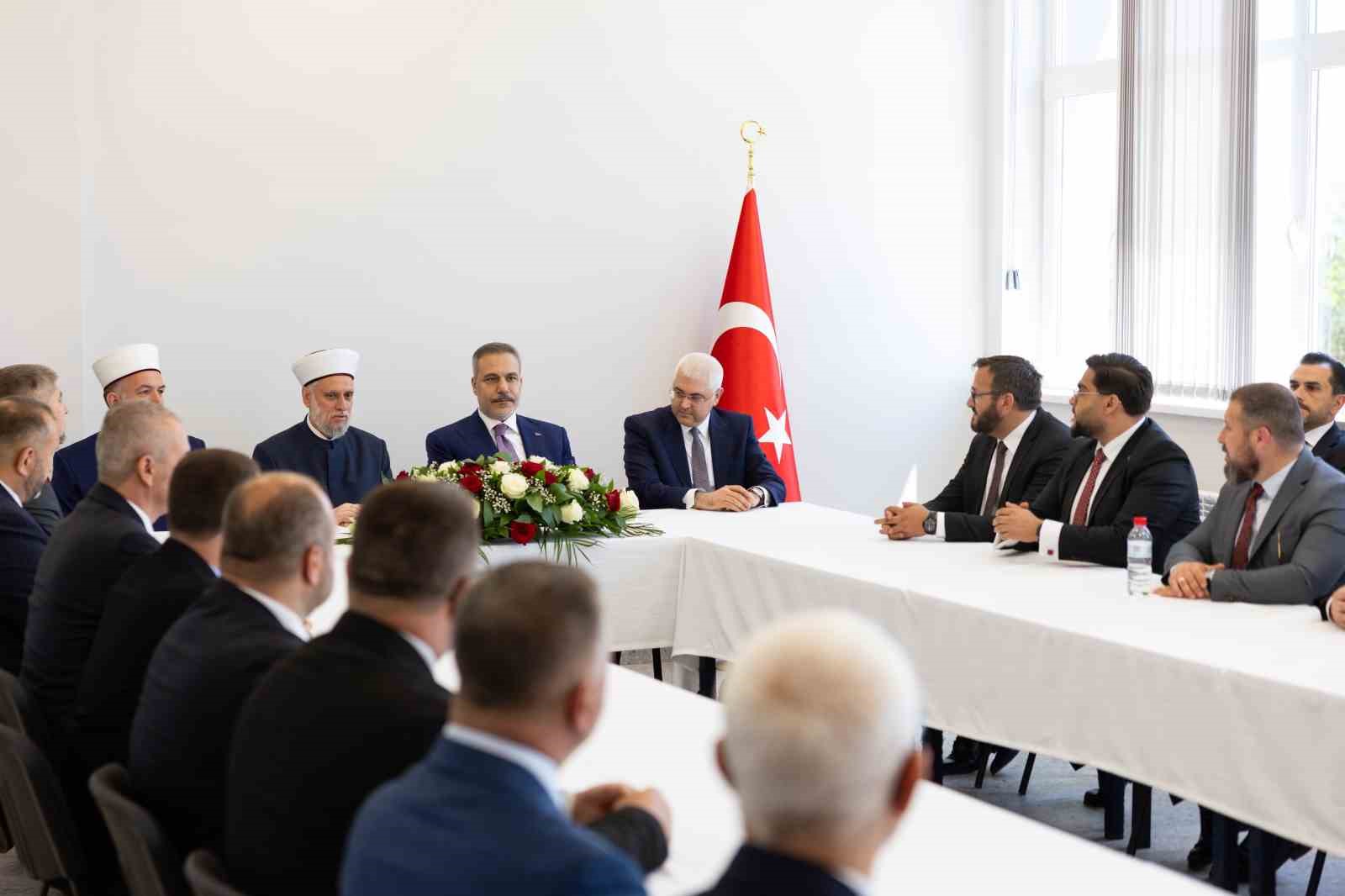 Bakan Fidan, Sofya Yüksek İslam Enstitüsü’nü ziyaret etti 7 bakan fidan sofya yuksek islam enstitusunu ziyaret etti 3 tRjTHDGr
