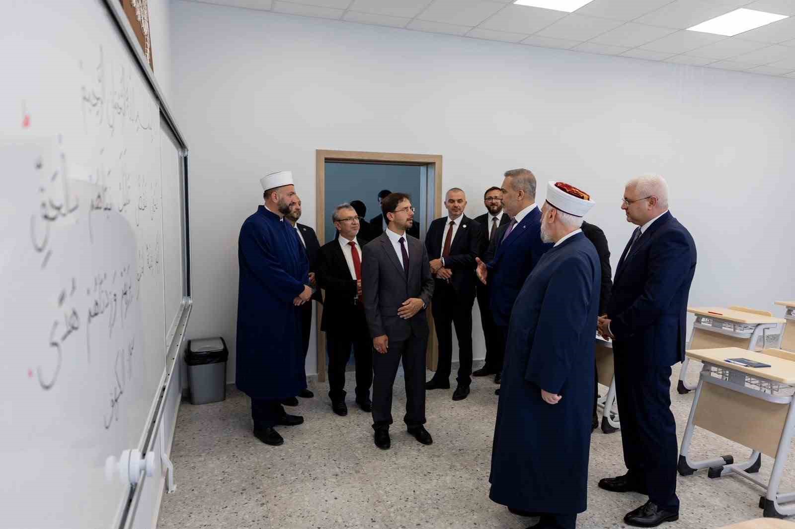 Bakan Fidan, Sofya Yüksek İslam Enstitüsü’nü ziyaret etti 10 bakan fidan sofya yuksek islam enstitusunu ziyaret etti 6 uOIn6uLz